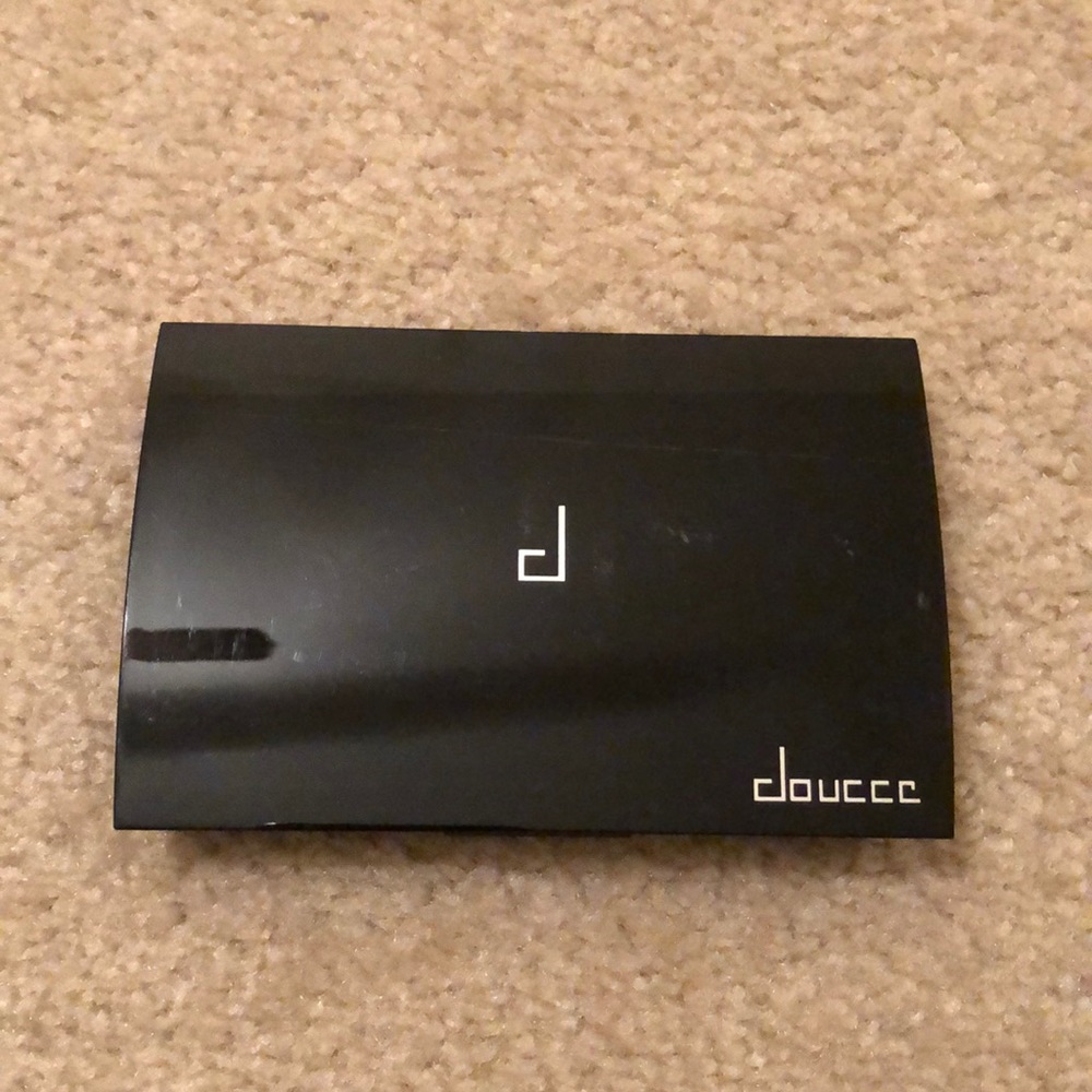 Doucce Magnetic Eyeshadow Palette